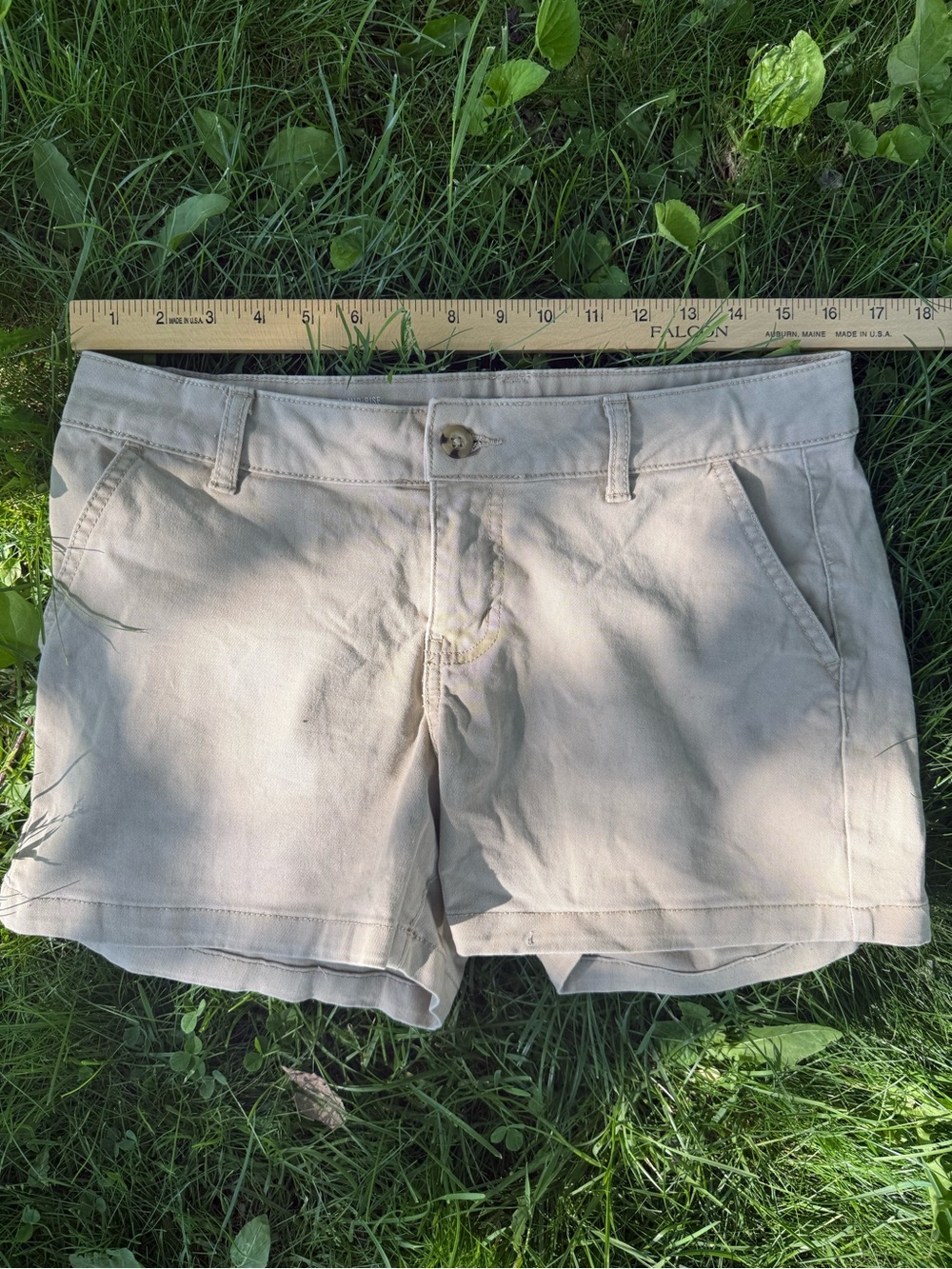 Women’s Casual Khaki Shorts
(women’s 04)